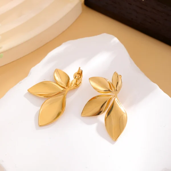 Exquisite handmade leaf earrings, sweet and elegant stainless steel earrings, fashionable women's party jewelry accessories - Image 2