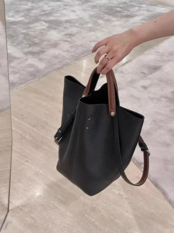 Large Capacity Bucket Bag Dark Style Handheld Leather Sewing Line Commuter Tote Bag Neutral Minimalist Style Single Shoulder Bag - Image 7