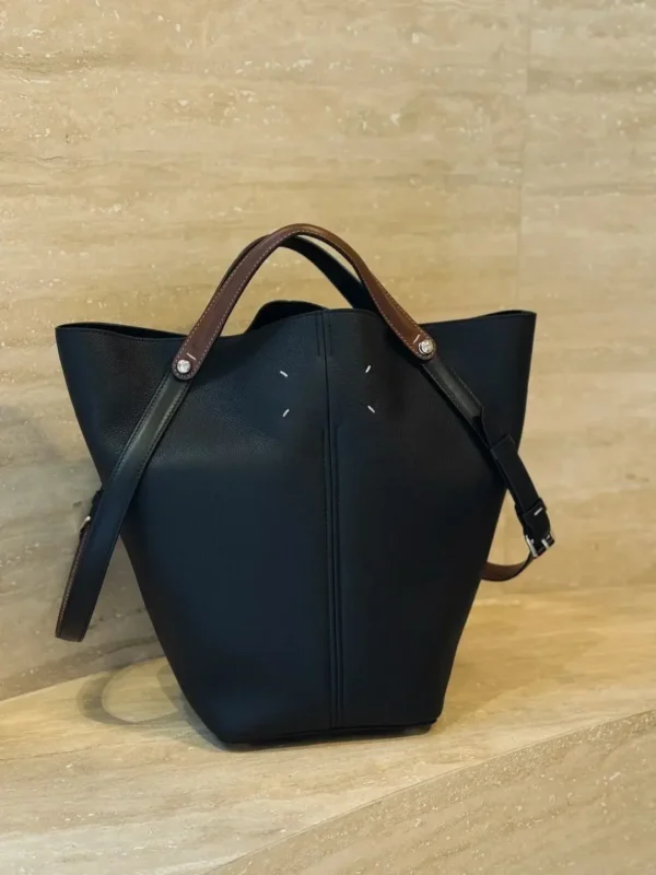 Large Capacity Bucket Bag Dark Style Handheld Leather Sewing Line Commuter Tote Bag Neutral Minimalist Style Single Shoulder Bag - Image 9