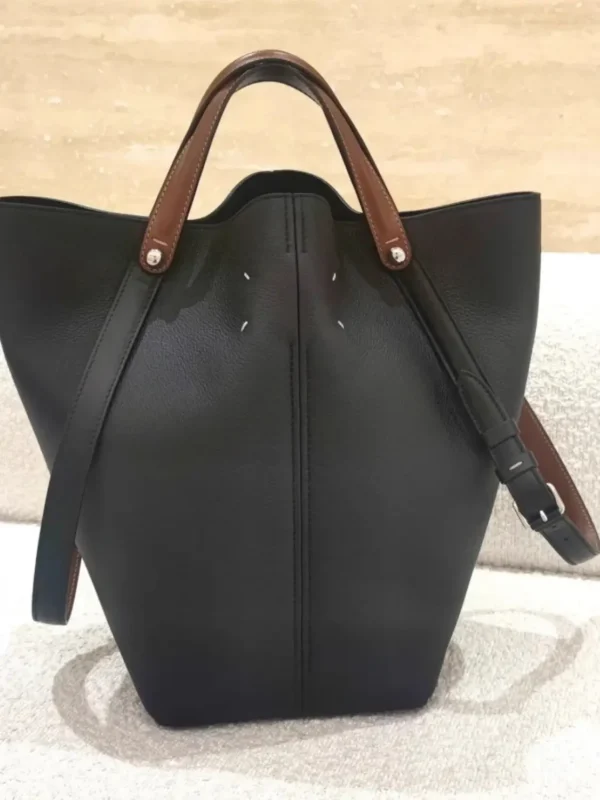 Large Capacity Bucket Bag Dark Style Handheld Leather Sewing Line Commuter Tote Bag Neutral Minimalist Style Single Shoulder Bag - Image 6