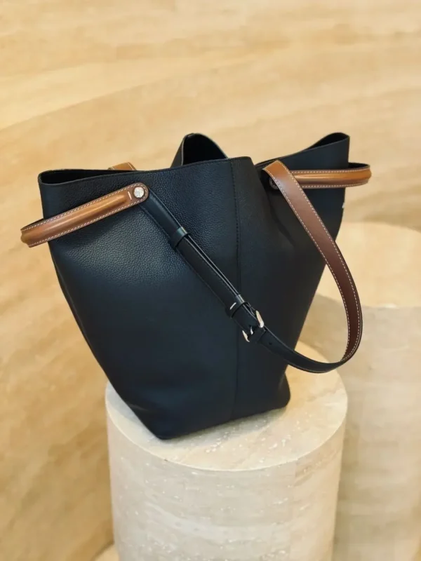 Large Capacity Bucket Bag Dark Style Handheld Leather Sewing Line Commuter Tote Bag Neutral Minimalist Style Single Shoulder Bag - Image 11