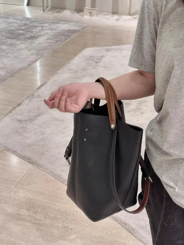 Large Capacity Bucket Bag Dark Style Handheld Leather Sewing Line Commuter Tote Bag Neutral Minimalist Style Single Shoulder Bag - Image 8