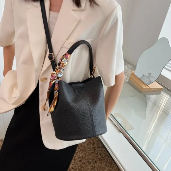 Large Capacity Bag for Women Summer New Fashion Trendy Shoulder Bag Textured Niche Crossbody Bucket Bag - Image 2